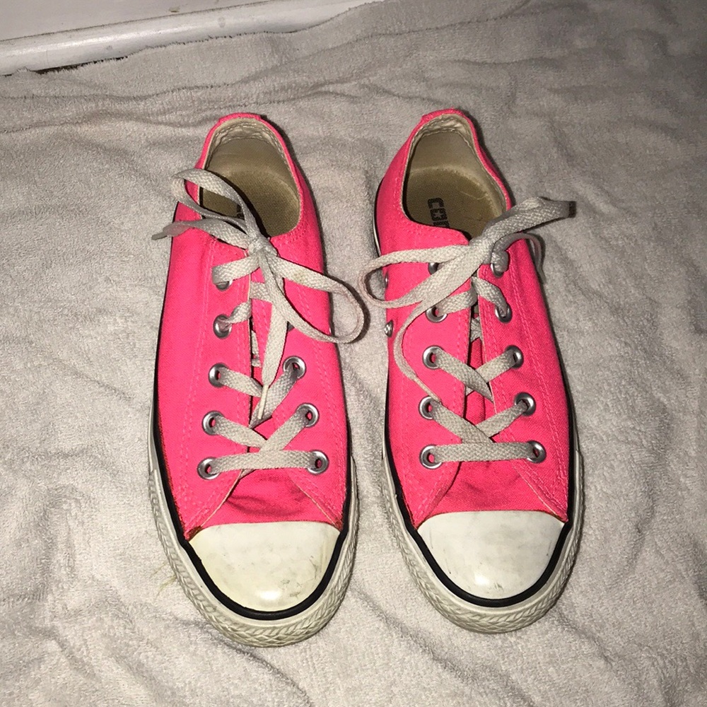 Pink low top converse